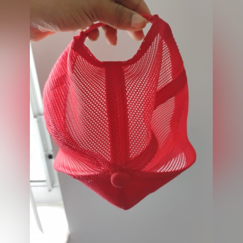Red Cap ❤️ - Picture 8 of 10